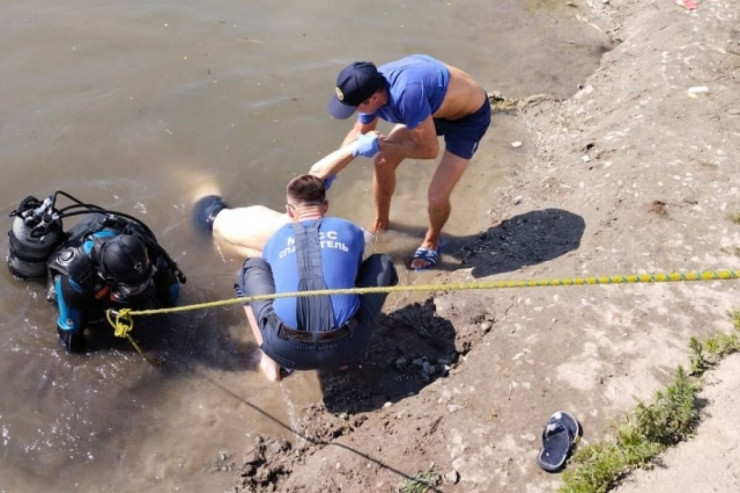 Dostunu xilas etmək istəyən məktəbli BOĞULUB ÖLDÜ 