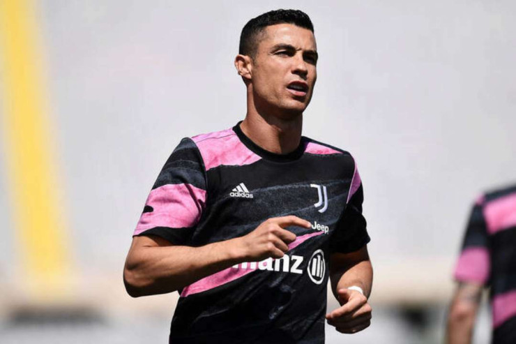 "Yuventus" Ronaldo ilə "DİRƏŞİR" : borcu ödəməyəcək