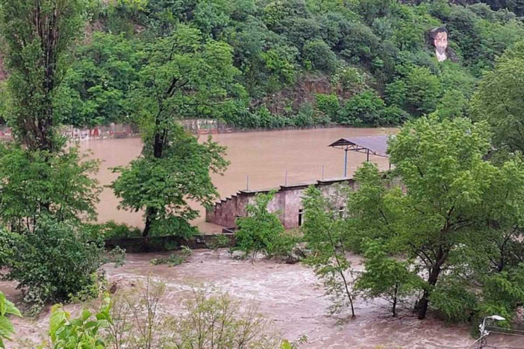 Ermənistanın yolu kəsildi