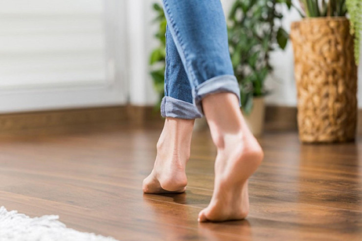 DİQQƏT!  Evdə ayaqyalın gəzmək təhlükəlidir