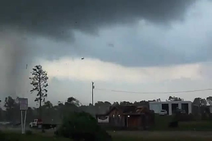 Qasırğa 21 nəfərin həyatına son qoydu