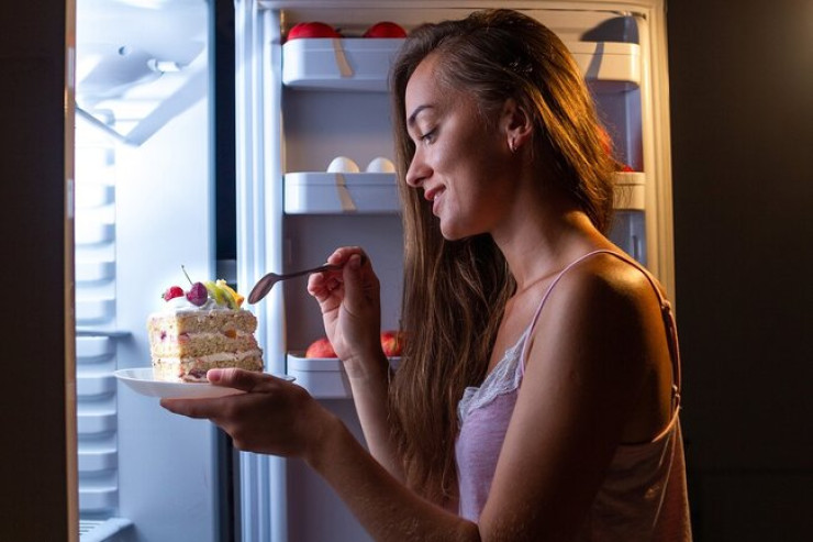 Şirniyyata asılılığı yaradan  7 səbəb  