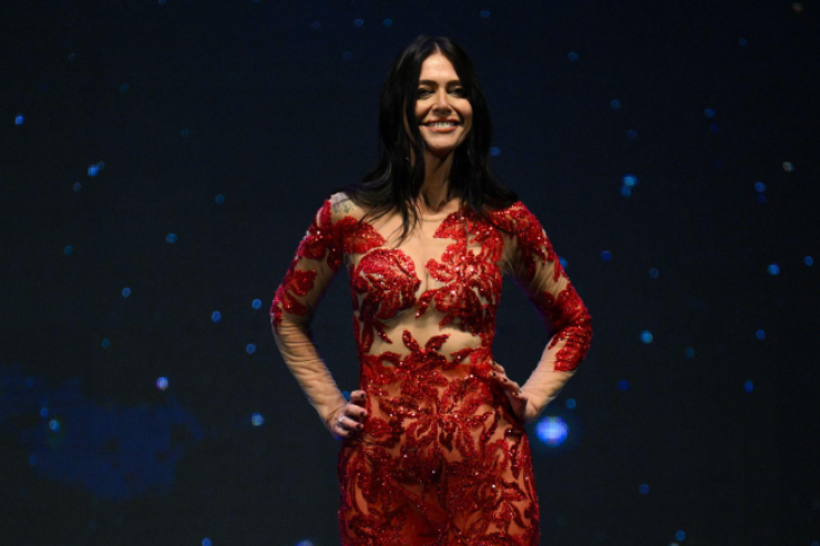 Hüquqşünasdır, 60 yaşında gözəllik yarışmasının  tarixinə düşdü