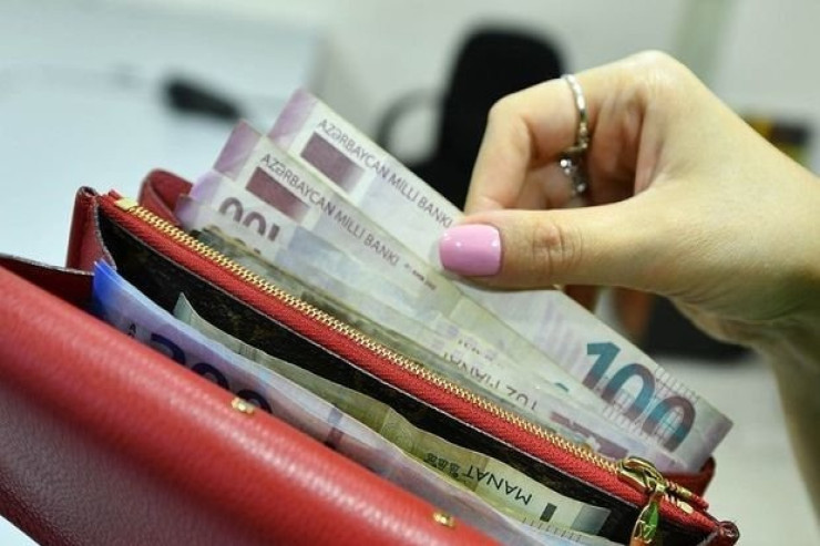 Qadının xəstəxanada işə düzəltmə adı ilə  4 min manatını   taladılar