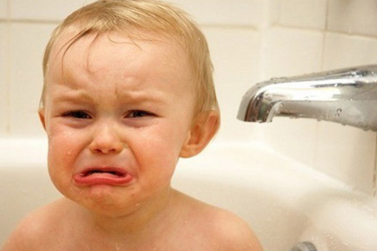 Uşaq çimməkdən qorxur, nə edim? - VALİDEYNLƏRƏ CAVAB 