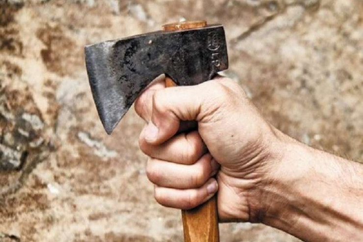 15 yaşlı oğlan anasını BALTALADI 