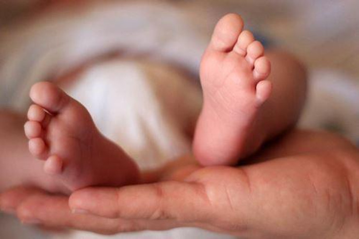 Ata-ana 2 yaşlı qızlarını acından öldürdülər 