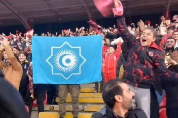 Güney Azərbaycanda Turan bayrağı  qaldırıldı