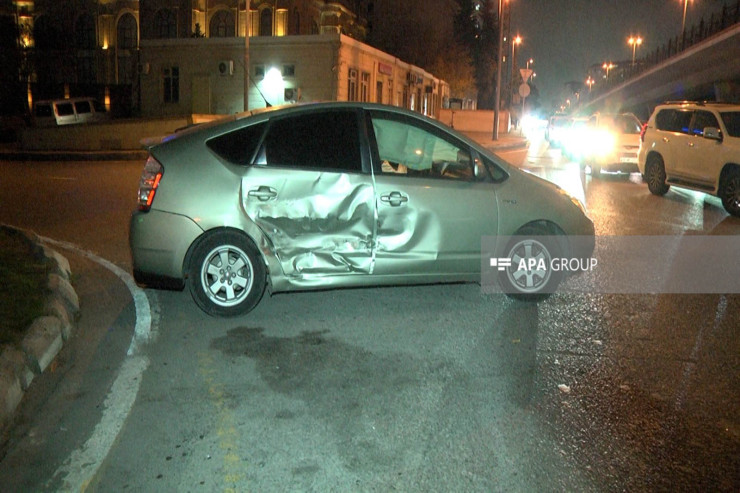 Bakıda “Prius” "BMW" ilə toqquşdü