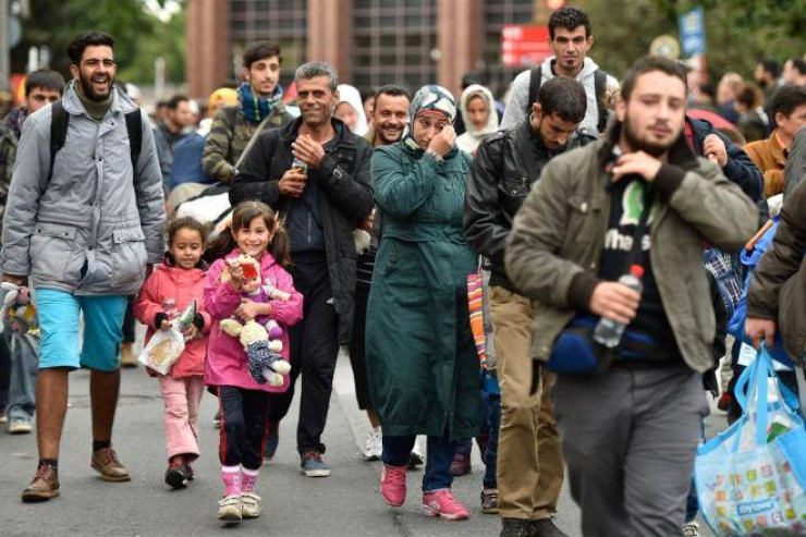 Azərbaycanlı ailəni cərimələyib ölkədən qovurlar 