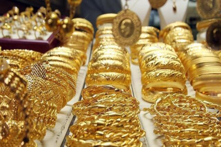 Bakıda 62 yaşlı qadın  mağazadan qızıl üzük  oğurladı