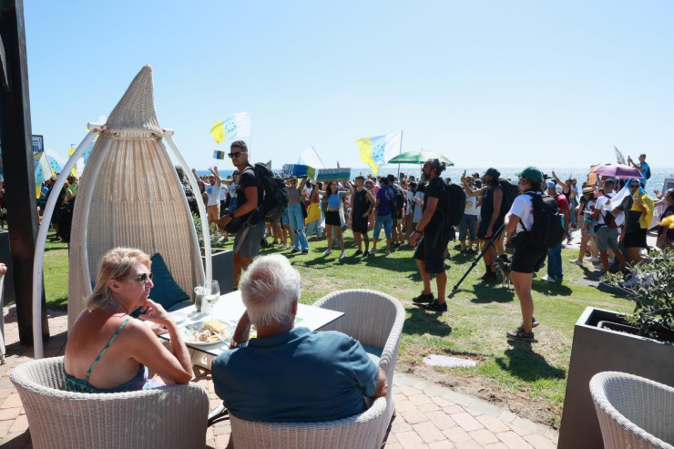 İspaniyada turistlərə qarşı etiraz: Onları mühasirəyə aldılar 