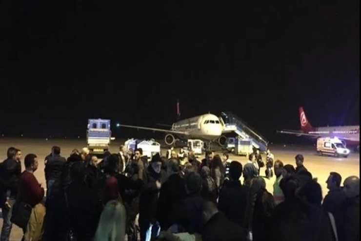 Məşhur müğənniyə hava limanıda hücum edildi – İşə polis qarışdı 