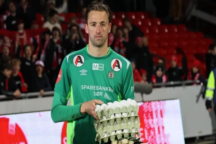 Ən yaxşı futbolçu  qeyri-adi hədiyyə   aldı