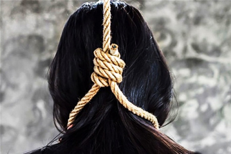 Bakıda ŞOK:  ailəsi 19 yaşlı qızın asılmış meyitini  tapdı