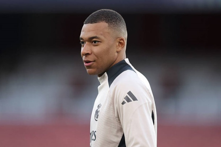 Əfsanəvi futbolçu Mbappenin  “Qızıl top” üçün şanslarını   dəyərləndirdi