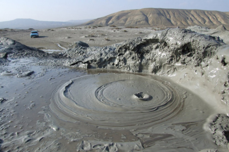 Bakıda palçıq vulkanı  püskürdü