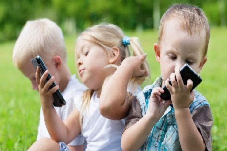 Uşaqdan telefonu aldıqda  nə baş verir? 