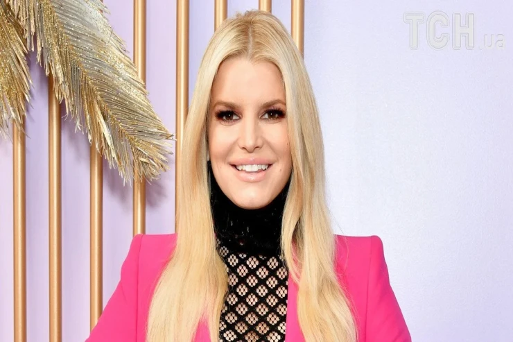 Məşhur müğənni  ilan sperması   içir -  SƏBƏB 