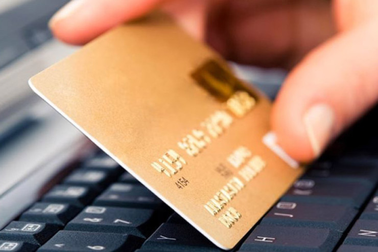 Dörd günə bank kartlarından 210 min manatdan  çox pul OĞURLANDI - SOS 