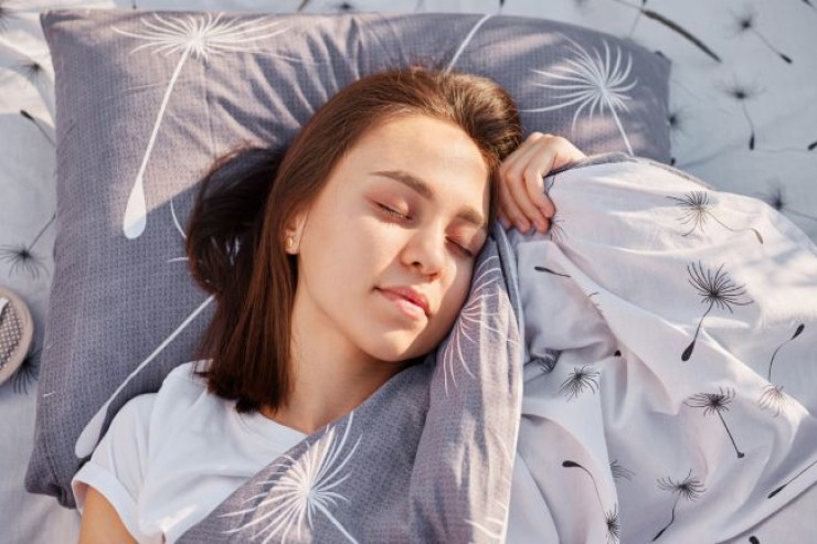 Sağlam yuxu üçün neçə yastıq  lazımdır – bir, yoxsa iki? 