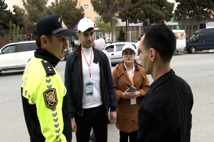 Sumqayıtda YENİLİK:  könüllü gənclər yol polisinə belə dəstək oldular