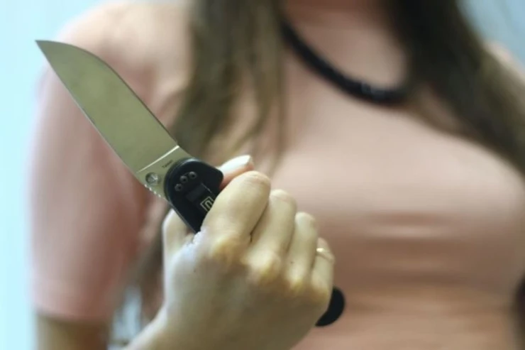 15 yaşlı qız atasını öldürdü 