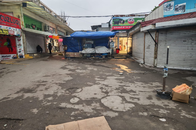 “Vosmoy” bazarının ətrafındakı  küçə ticarəti   yığışdırıldı -  FOTOLENT 