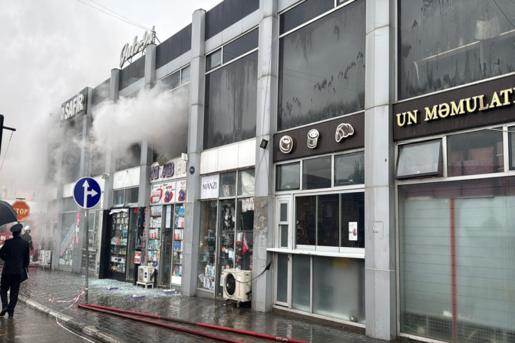 Sumqayıtda ticarət mərkəzi YANIR  -FOTOLENT 