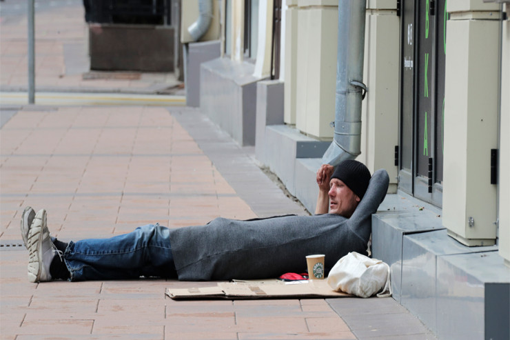 Küçədə yaşayırdı, milyonçu oldu 