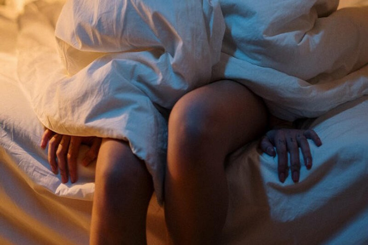 Arvadını sevgilisi ilə səhv saldı,  bıçaqlandı