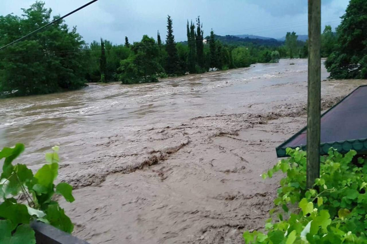 Ölkə ərazisində  yağışlı və küləkli hava   davam edir