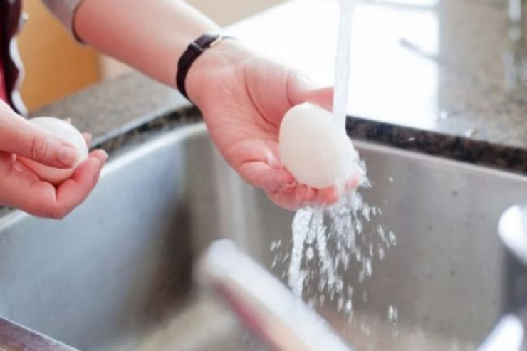 Yumurtaları qaynatmazdan əvvəl  yumaq lazımdır?  