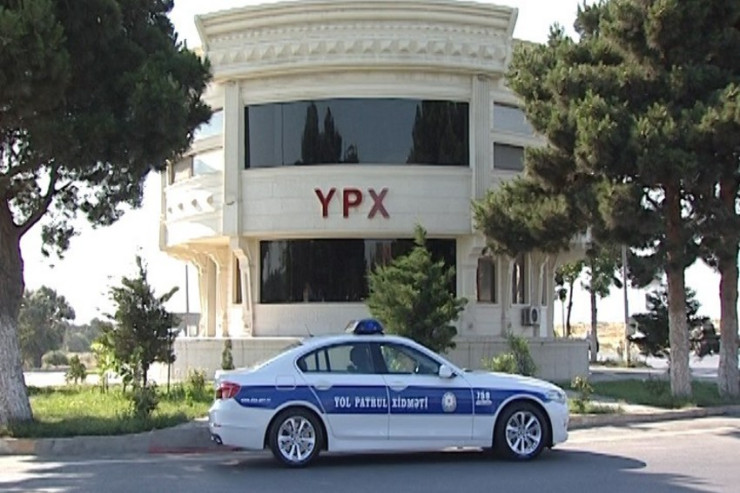 Qazinin polis postunda  ürəyi getdi - VİDEO 