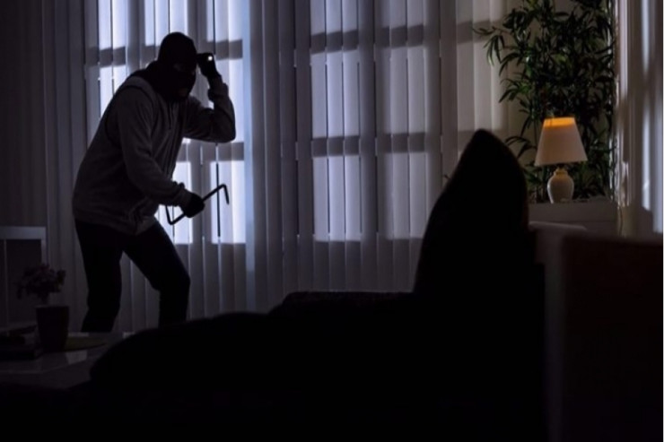 Bakıda evdən 17 minlik  OĞURLUQ