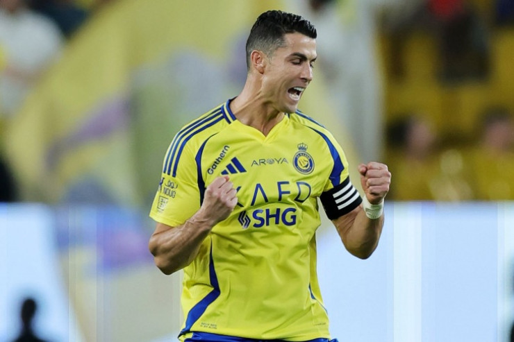 Ronaldo "Çelsi" yaxud "Mançester Siti"də oynayacaq 