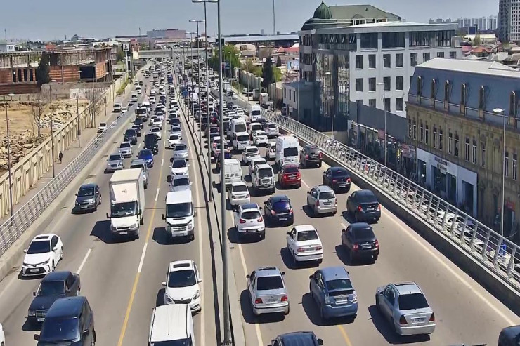 Dərnəgül yolunda  təmirə görə tıxac yarandı