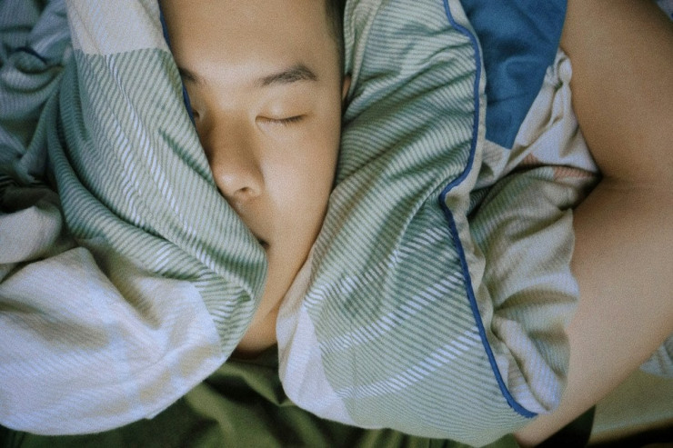 Yaponlar niyə sutkada  6 saatdan az   yatırlar: bu onların sağlamlığına  necə təsir edir?