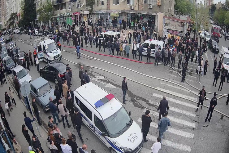 Binəqədidə yanğına görə bağlanan yollar açıldı -FOTOLENT  -YENİLƏNİB 