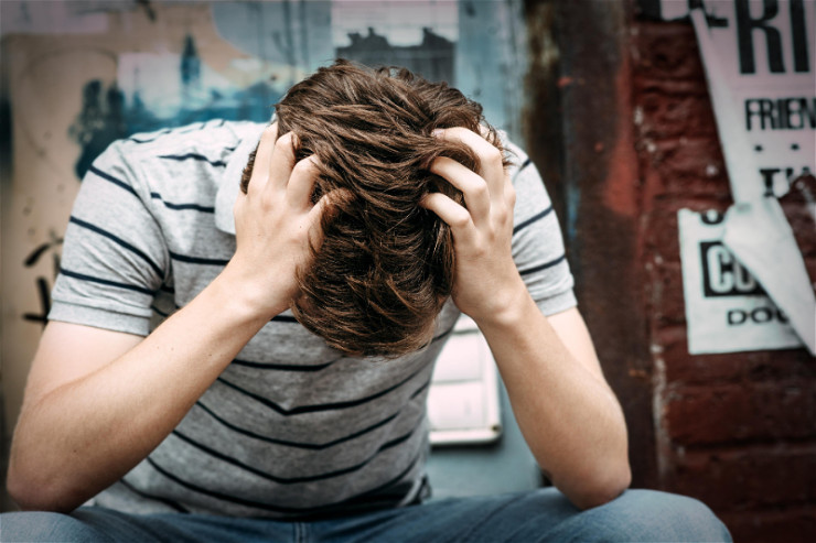 Ata 15 yaşlı  oğlunu öz məşuqləri ilə cinsi əlaqəyə  məcbur etdi