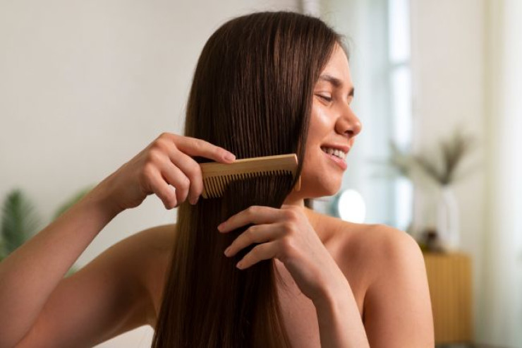  Soyuq su   həqiqətən saçları parlaq  edirmi? - Bütün həqiqət