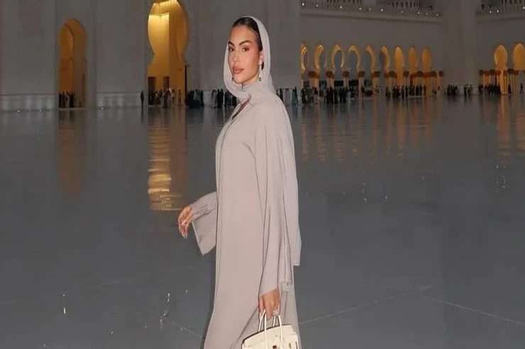 Kriştiano Ronaldonun sevgilisi dünyanın ən gözəl məscidini  ziyarət etdi -FOTOLENT 