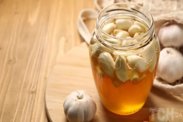 Allergiya:  Əlamətləri yüngülləşdirmək üçün sarımsaq balı necə hazırlanır?