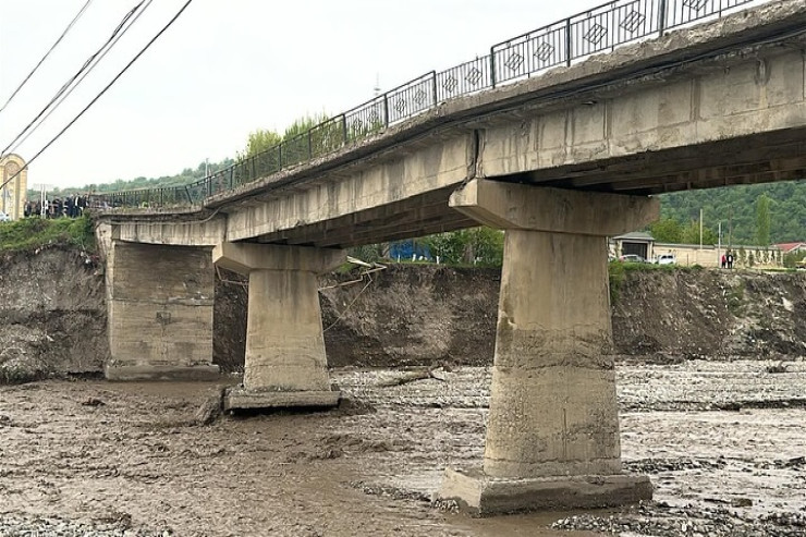Qubada bu körpüdə hərəkət qadağan olundu - YENİLƏNİB 