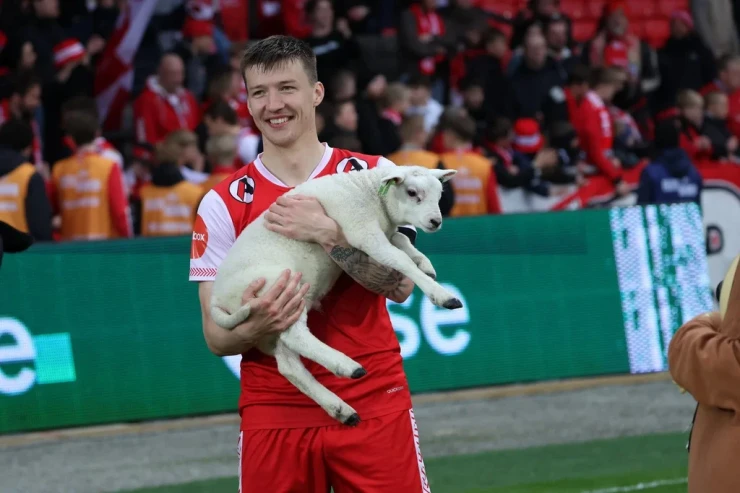 Ən yaxşı oyunçuya quzu verdilər  - Qeyri-adi MÜKAFAT