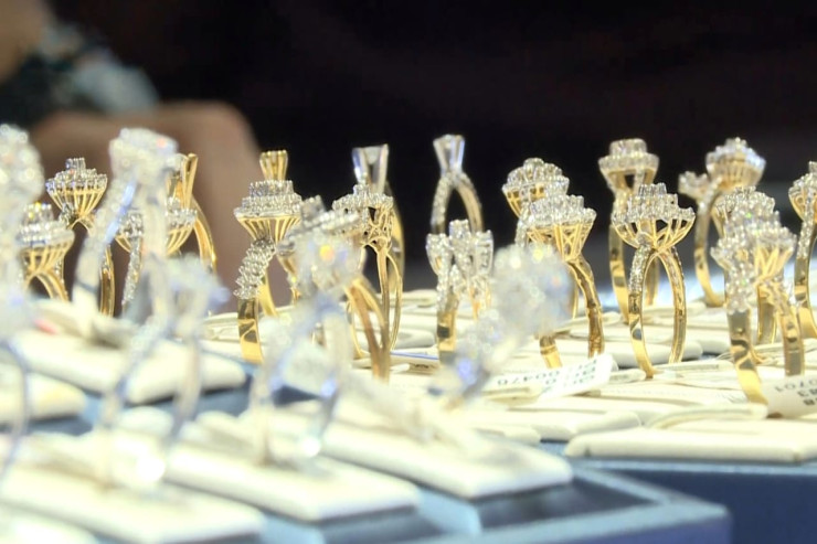 “Üzüyü alıb “story”yə  qoyacam, qohumlar görsün” – Univermaqdan REPORTAJ  