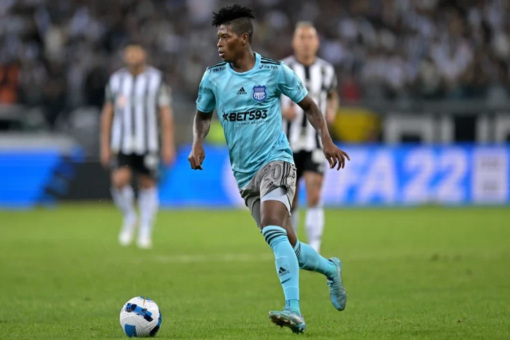 Futbolçu  gizləndi:   Həyat yoldaşı və uşağı oğurlandı 