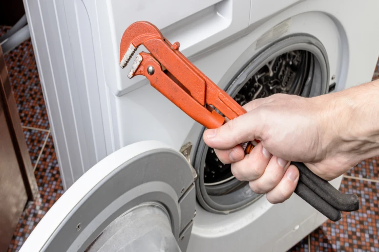 Paltaryuyan maşının ilişən qapısını necə açmaq olar? 