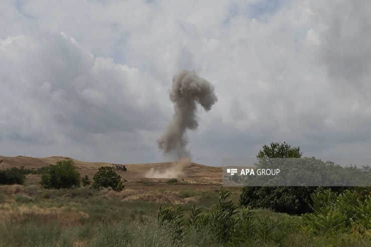 ANAMA əməkdaşı Qazaxda minaya düşdü