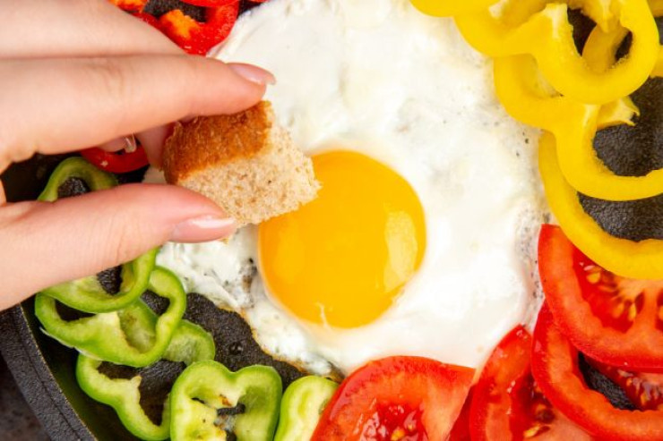 "İtalyan üsulu" bişirilmiş yumurtalı bulka: RESEPT 